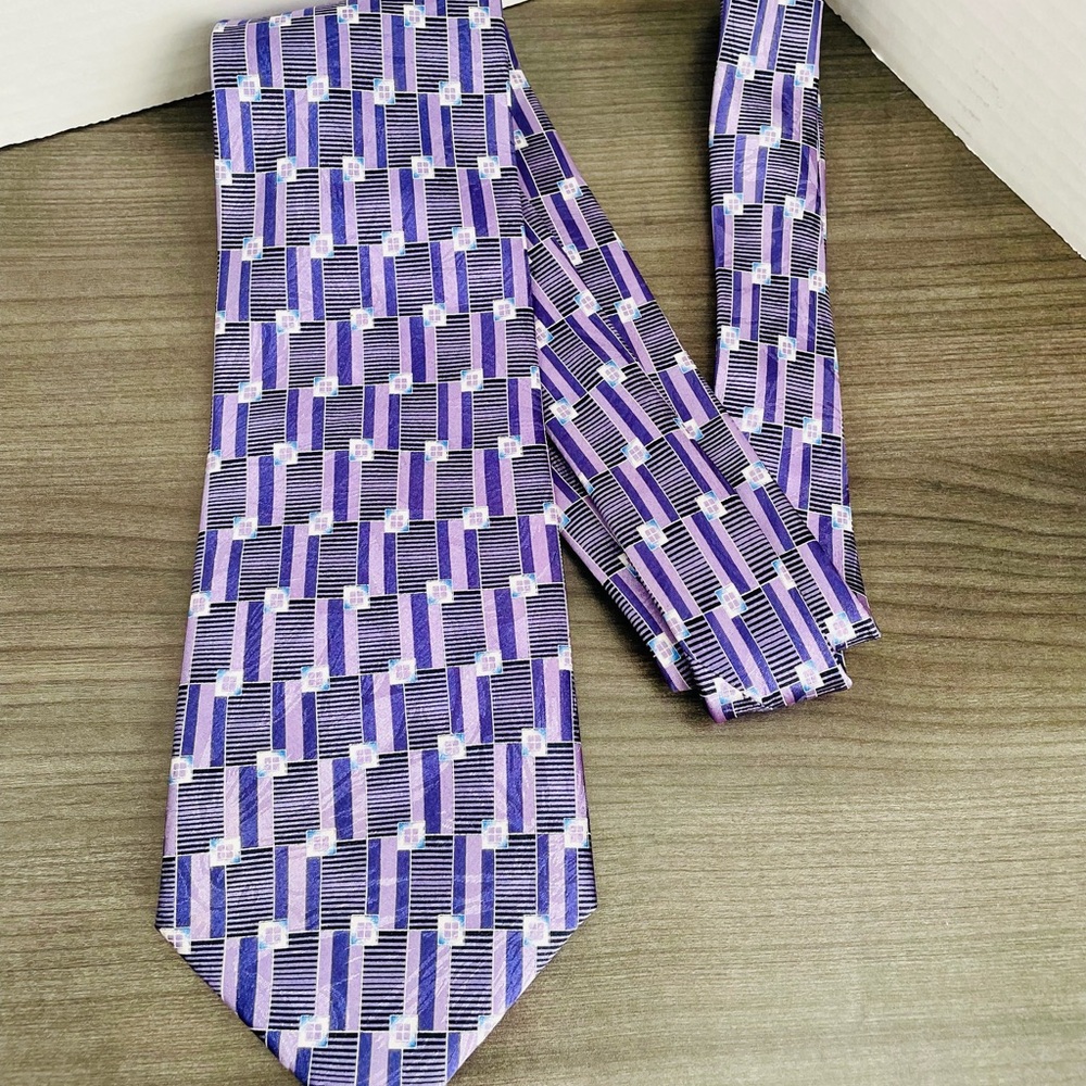 Elegant Purple Patterned Men's Tie